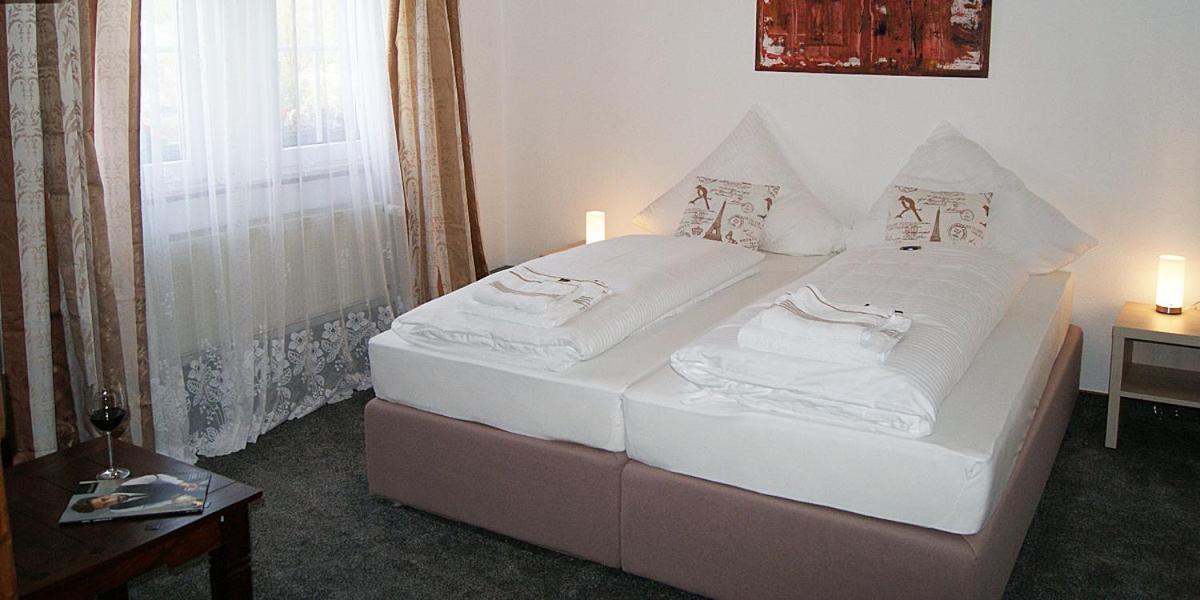 Forsthaus Ewig Hotel-Restaurant อัทเทินดอร์น ภายนอก รูปภาพ